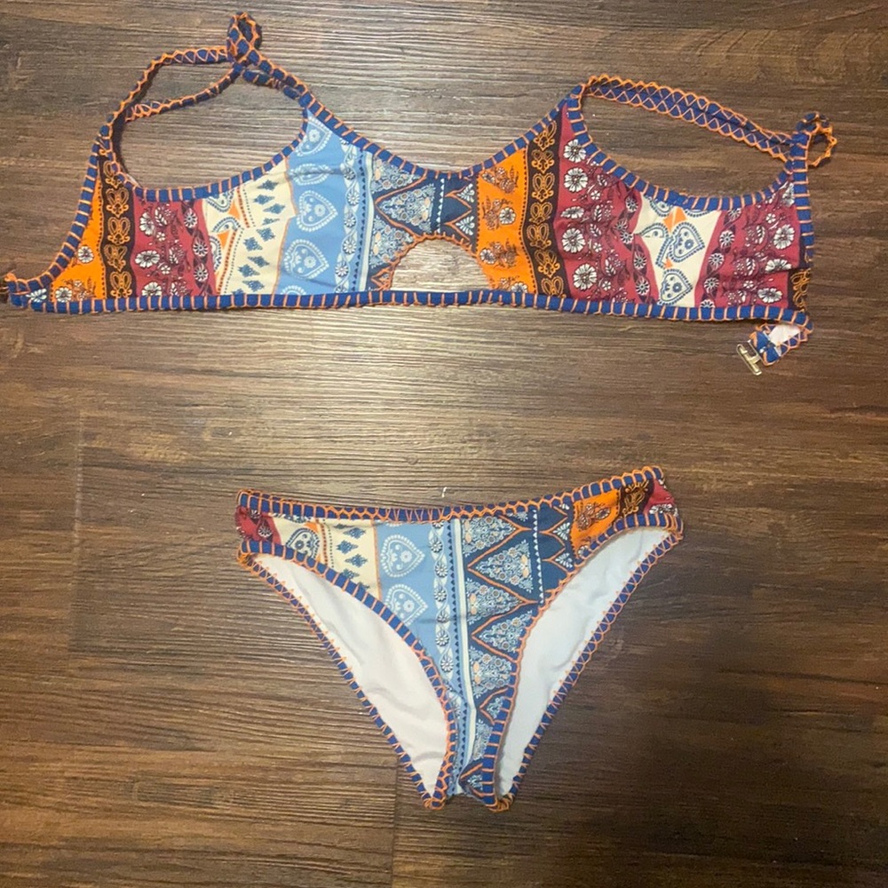patterned women’s bikini, little slit